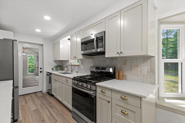 5400 Bauers DRIVE, West Bend, WI 53095