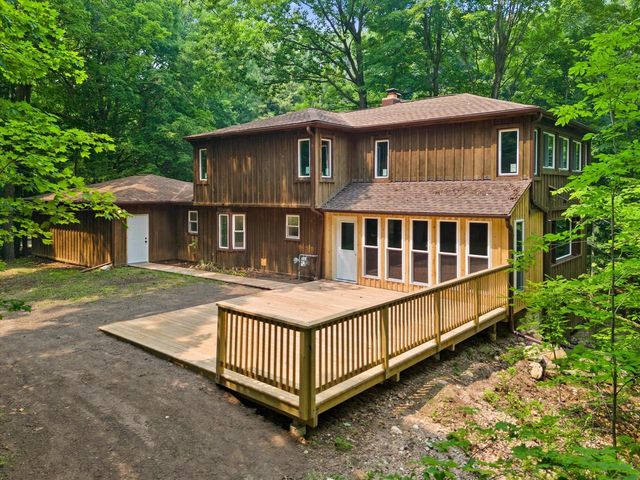 5400 Bauers DRIVE, West Bend, WI 53095