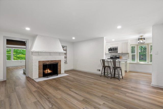 5400 Bauers DRIVE, West Bend, WI 53095