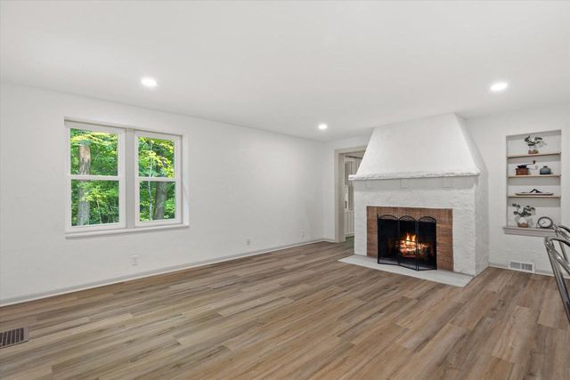 5400 Bauers DRIVE, West Bend, WI 53095