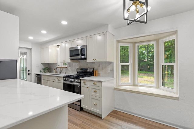 5400 Bauers DRIVE, West Bend, WI 53095