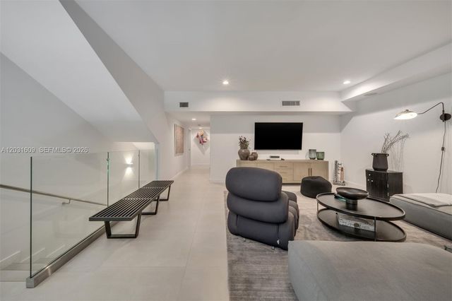 10659 NE Quaybridge Ct C5, Miami, FL 33138