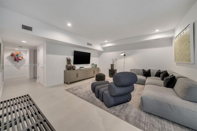 10659 NE Quaybridge Ct C5, Miami, FL 33138