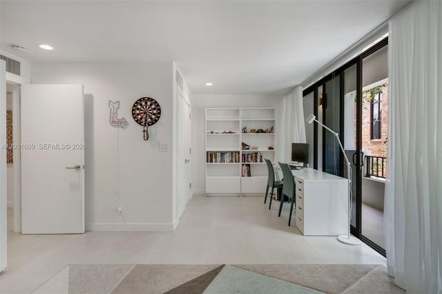 10659 NE Quaybridge Ct C5, Miami, FL 33138