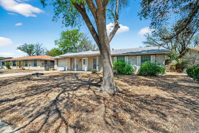 5827 Castle Brook Dr, San Antonio, TX 78218