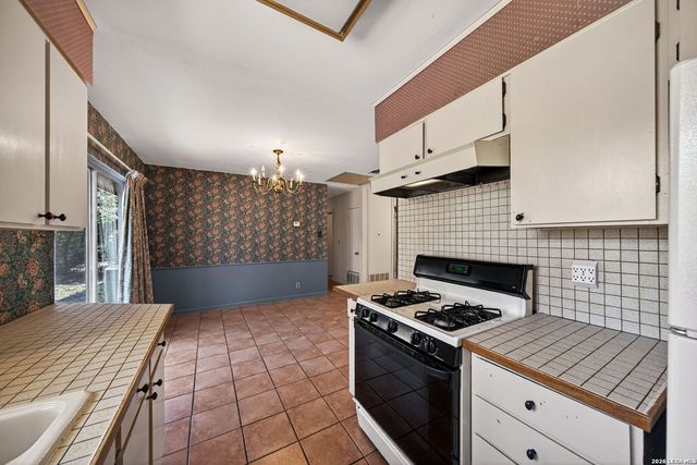 5827 Castle Brook Dr, San Antonio, TX 78218