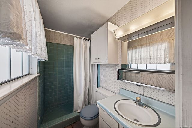 5827 Castle Brook Dr, San Antonio, TX 78218