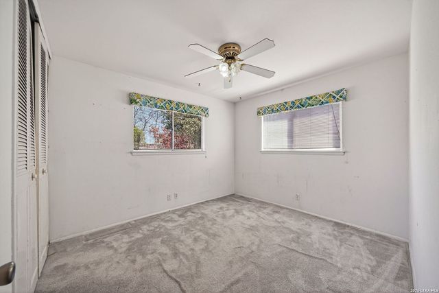 5827 Castle Brook Dr, San Antonio, TX 78218