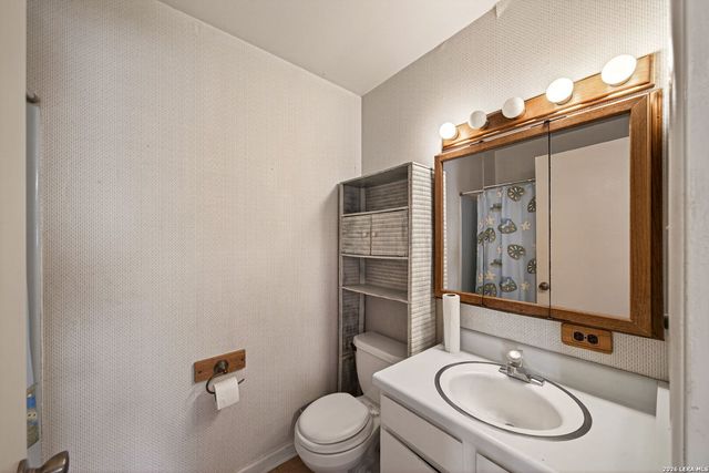 5827 Castle Brook Dr, San Antonio, TX 78218