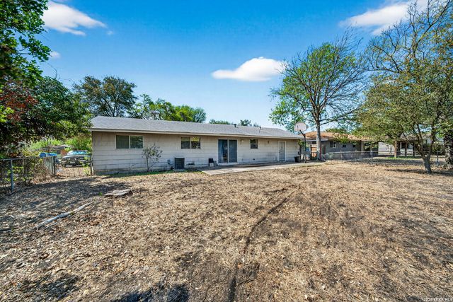 5827 Castle Brook Dr, San Antonio, TX 78218