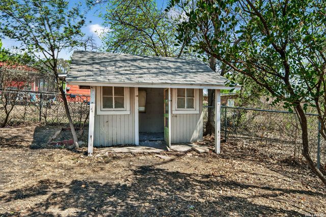 5827 Castle Brook Dr, San Antonio, TX 78218