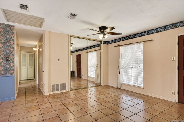 5827 Castle Brook Dr, San Antonio, TX 78218