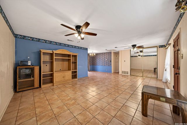 5827 Castle Brook Dr, San Antonio, TX 78218