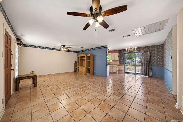 5827 Castle Brook Dr, San Antonio, TX 78218