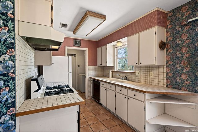 5827 Castle Brook Dr, San Antonio, TX 78218