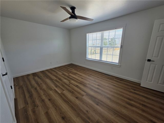2400 SE Jayel Terrace 4, Bentonville, AR 72712
