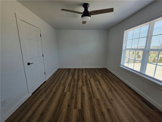 2400 SE Jayel Terrace 4, Bentonville, AR 72712