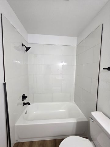 2400 SE Jayel Terrace 4, Bentonville, AR 72712