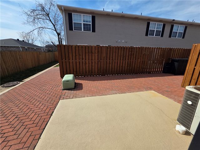 2400 SE Jayel Terrace 4, Bentonville, AR 72712