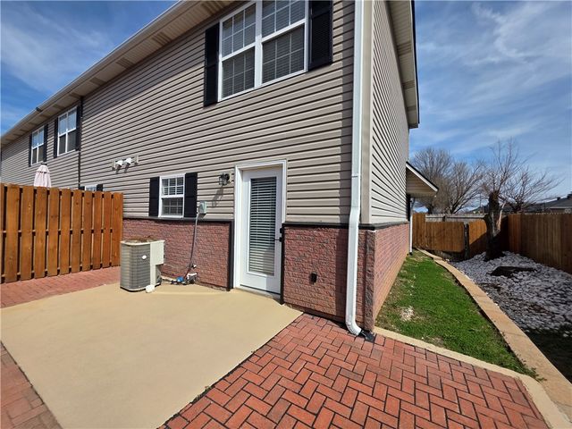 2400 SE Jayel Terrace 4, Bentonville, AR 72712
