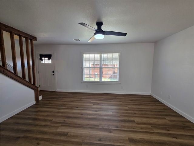 2400 SE Jayel Terrace 4, Bentonville, AR 72712