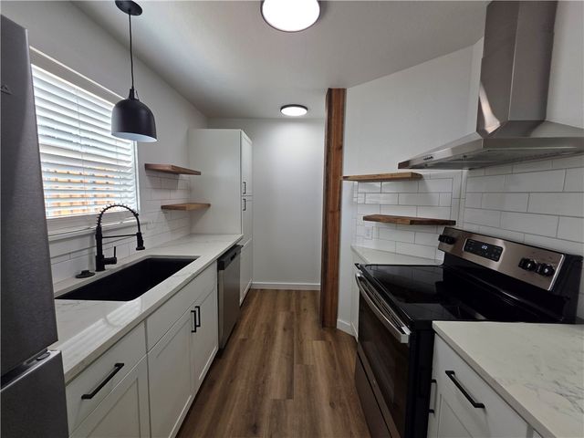 2400 SE Jayel Terrace 4, Bentonville, AR 72712