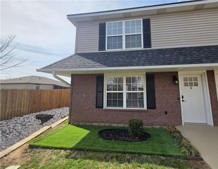 2400 SE Jayel Terrace 4, Bentonville, AR 72712