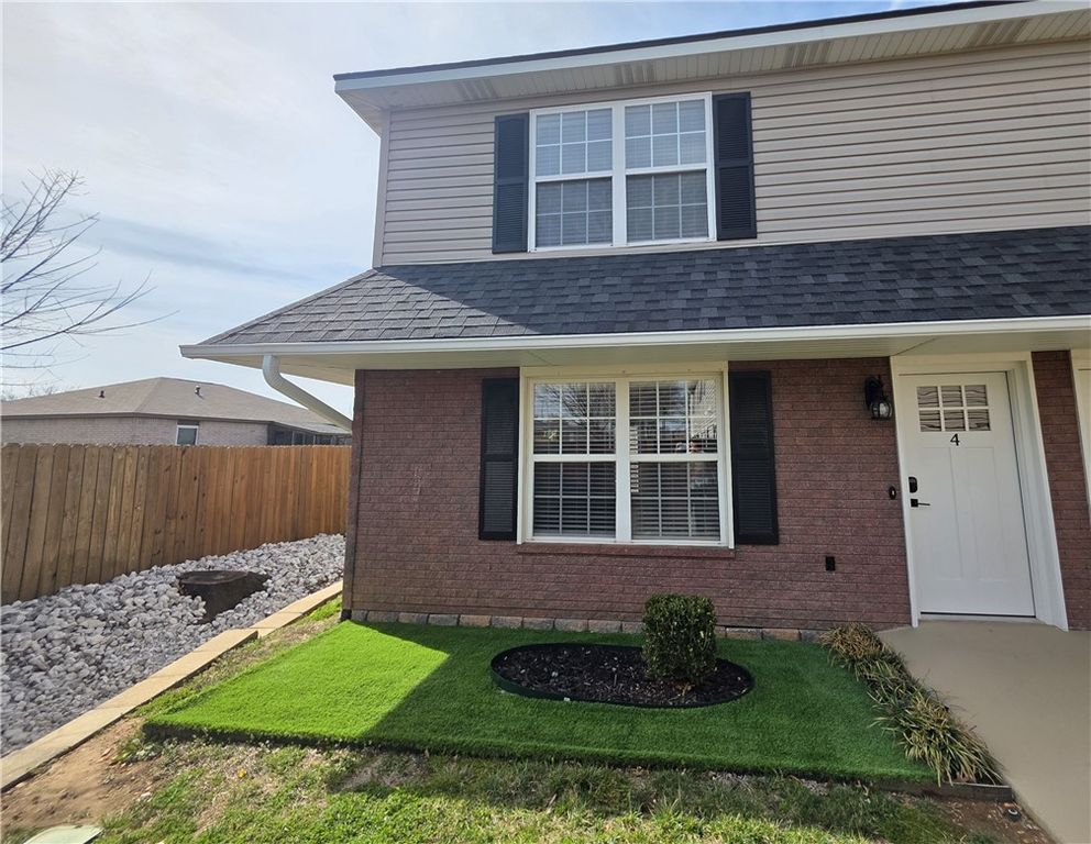 2400 SE Jayel Terrace 4, Bentonville, AR 72712