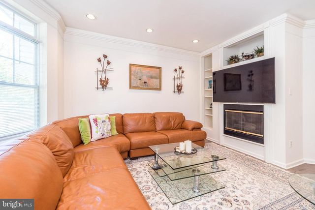 203 DRESHER WOODS DR, Dresher, PA 19025