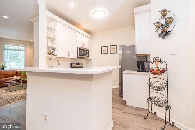 203 DRESHER WOODS DR, Dresher, PA 19025