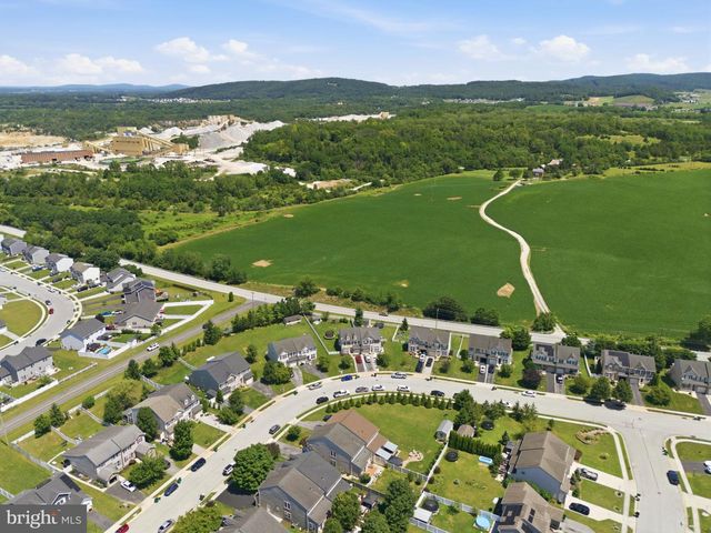 281 MAPLE DR, Hanover, PA 17331