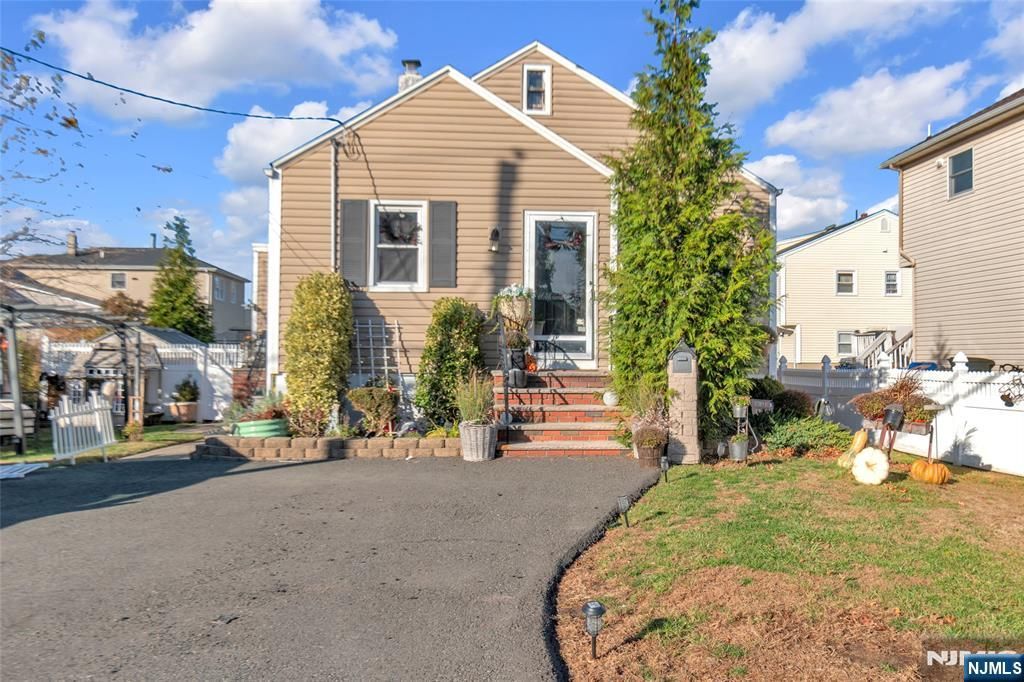 439 Hillside Avenue, Saddle Brook, NJ 07663