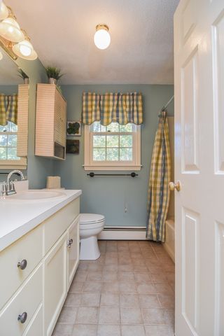 9 Wimbledon Crossing, Dracut, MA 01826