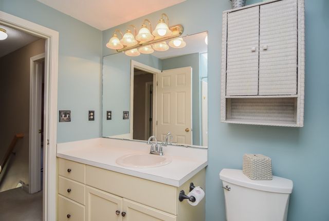 9 Wimbledon Crossing, Dracut, MA 01826