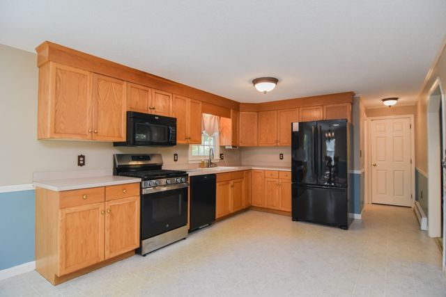 9 Wimbledon Crossing, Dracut, MA 01826
