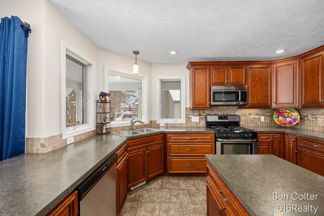 5408 Fieldstone Drive SW, Wyoming, MI 49418