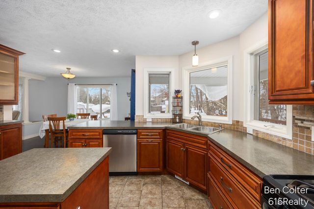 5408 Fieldstone Drive SW, Wyoming, MI 49418