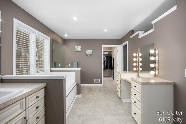 5408 Fieldstone Drive SW, Wyoming, MI 49418