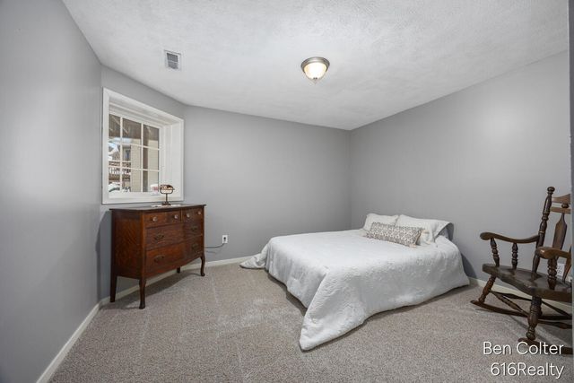 5408 Fieldstone Drive SW, Wyoming, MI 49418