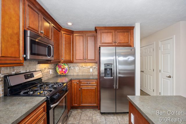 5408 Fieldstone Drive SW, Wyoming, MI 49418