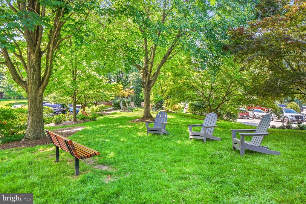 Image 103 of property listing at 5904 MOUNT EAGLE DR #718, Alexandria, VA 22303