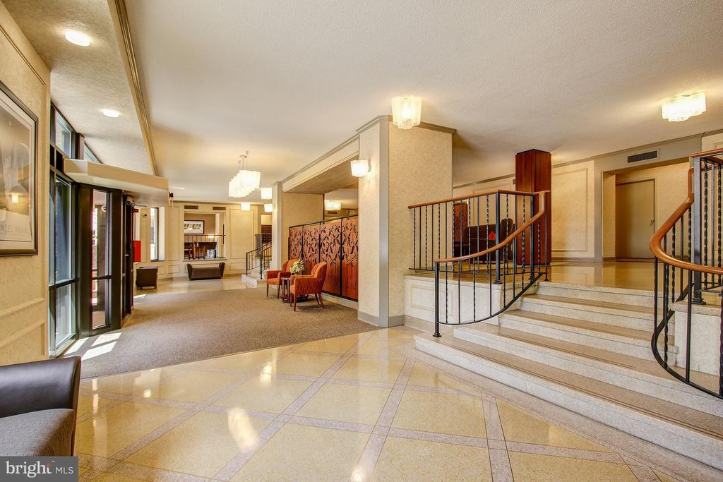 Image 108 of property listing at 5904 MOUNT EAGLE DR #718, Alexandria, VA 22303