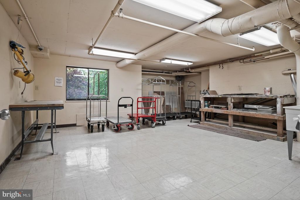 Image 111 of property listing at 5904 MOUNT EAGLE DR #718, Alexandria, VA 22303