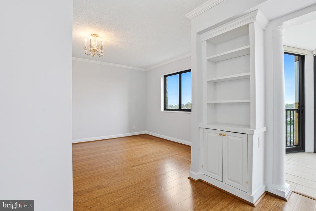 Image 14 of property listing at 5904 MOUNT EAGLE DR #718, Alexandria, VA 22303