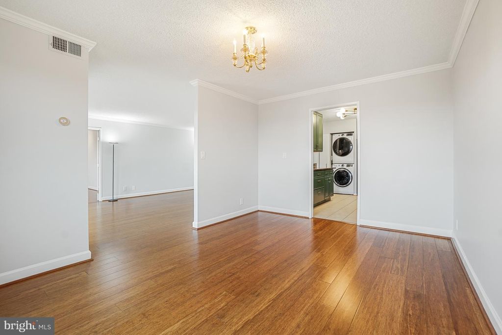 Image 16 of property listing at 5904 MOUNT EAGLE DR #718, Alexandria, VA 22303