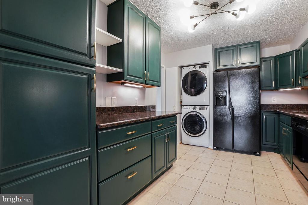 Image 19 of property listing at 5904 MOUNT EAGLE DR #718, Alexandria, VA 22303