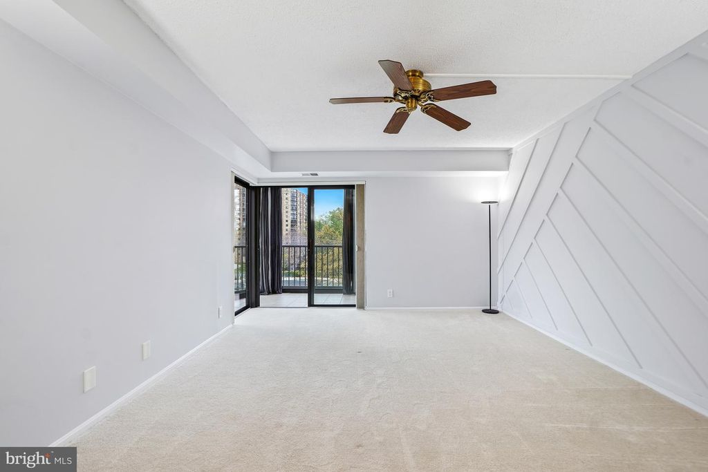 Image 24 of property listing at 5904 MOUNT EAGLE DR #718, Alexandria, VA 22303