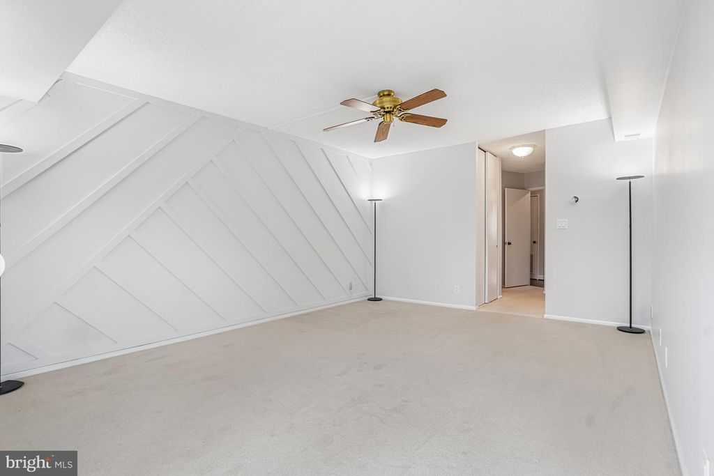 Image 28 of property listing at 5904 MOUNT EAGLE DR #718, Alexandria, VA 22303