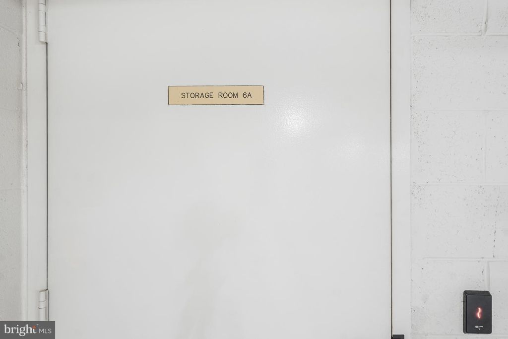 Image 45 of property listing at 5904 MOUNT EAGLE DR #718, Alexandria, VA 22303