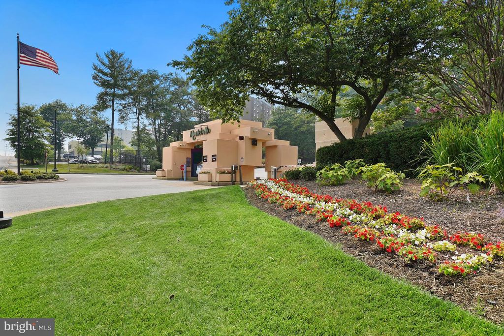 Image 49 of property listing at 5904 MOUNT EAGLE DR #718, Alexandria, VA 22303